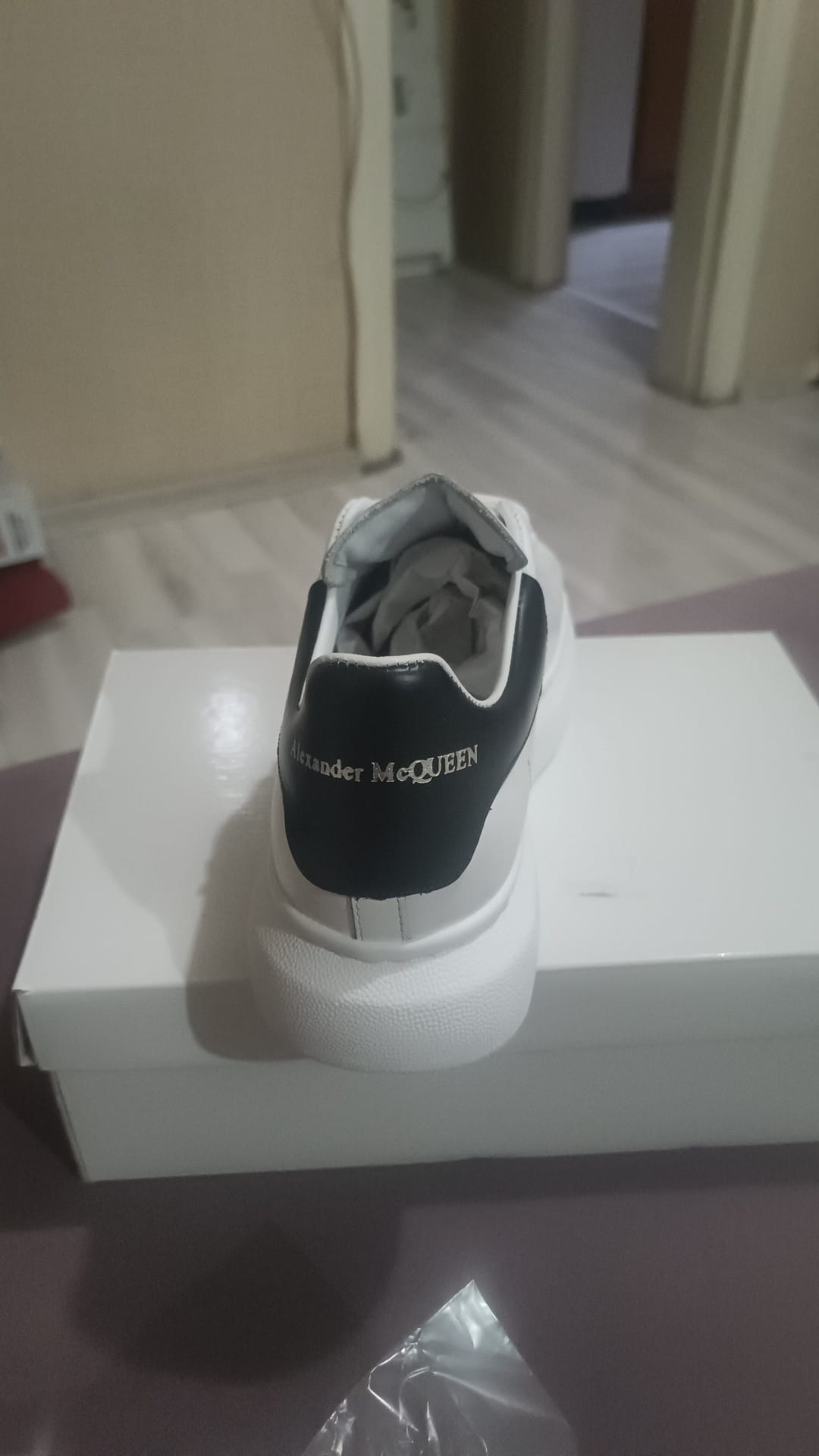 Beyaz Alexander McQueen